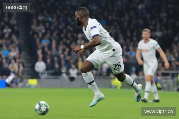 记者:乔纳森-戴维未来存疑,拜仁和热刺已了解球员离队条件