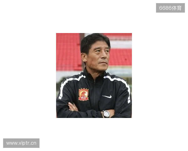 渝媒：李章洙在重庆被球迷请吃火锅，他直接吃的红锅微辣